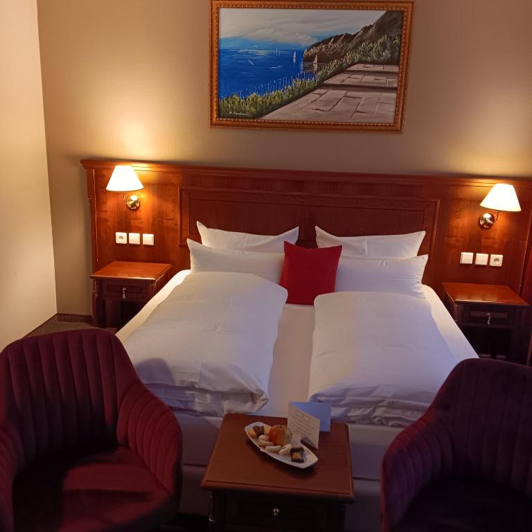 Postel nebo postele na pokoji v ubytování Schwarzwaldhotel Sonne