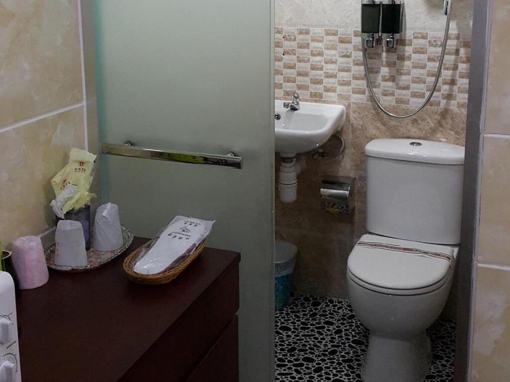 A bathroom at Ranjeet Guest house
