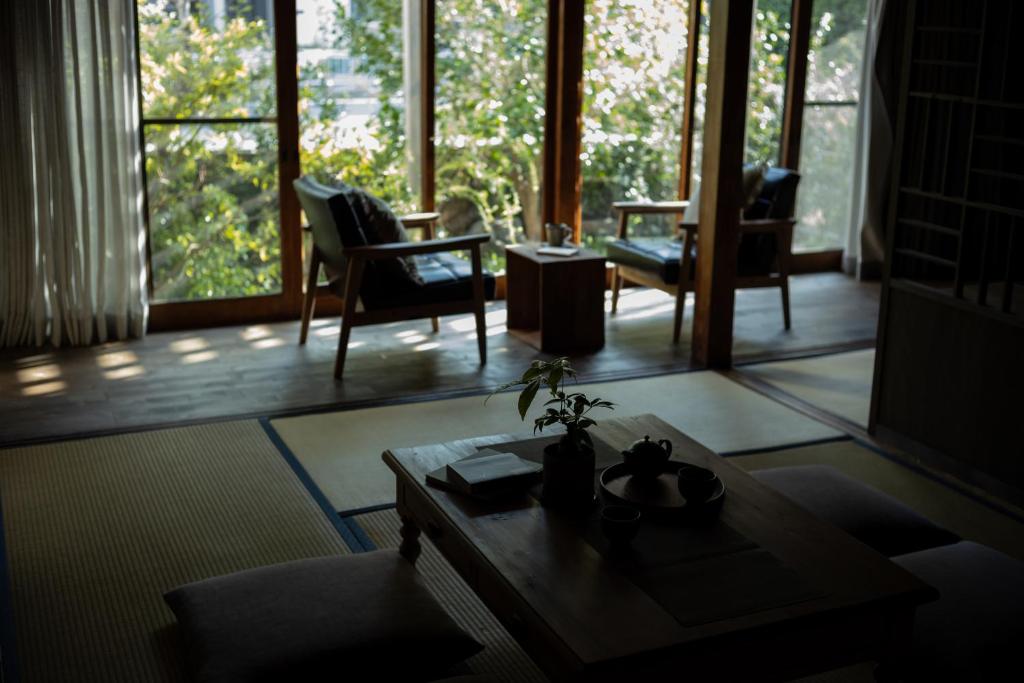 Ruang duduk di oyado桜山荘