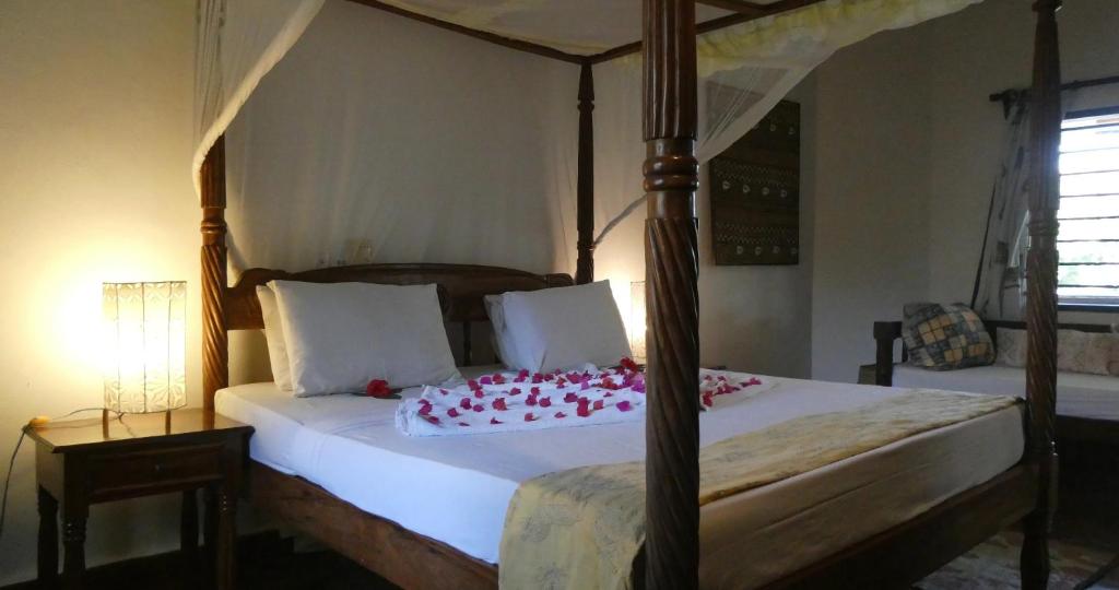 Postel nebo postele na pokoji v ubytování Lily Palm Resort