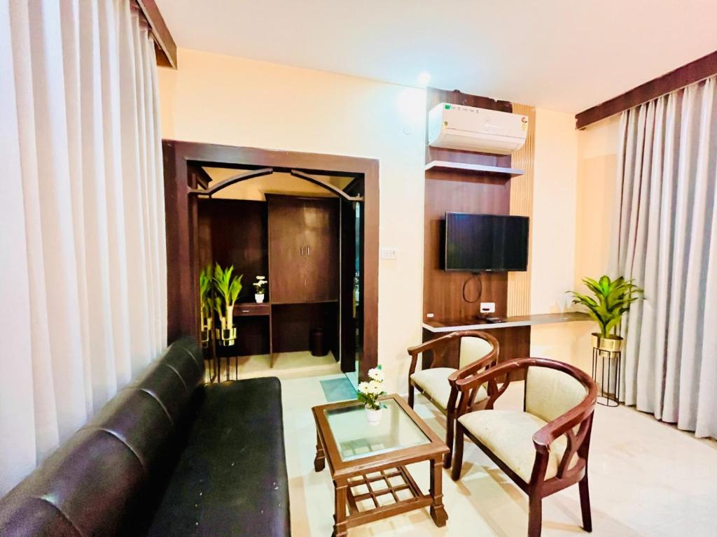 Posezení v ubytování Hotel Ramawati Near Ganga Ghat Haridwar