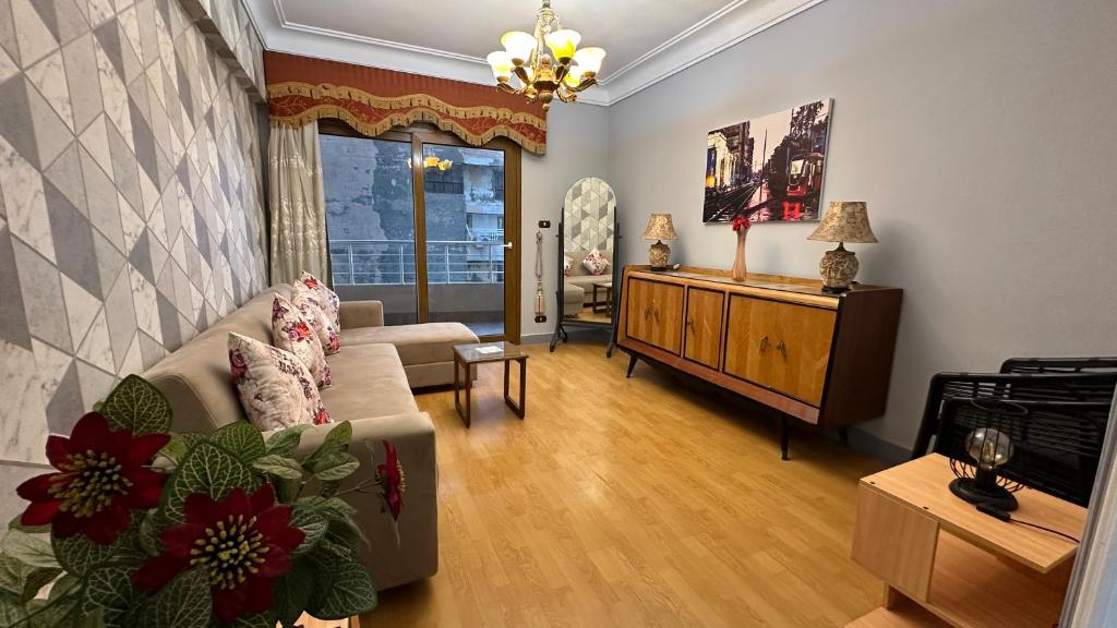 Posezení v ubytování No AC - Vintage Modernized Sea View Apartment