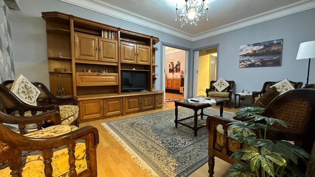 Posezení v ubytování No AC - Vintage Modernized Sea View Apartment
