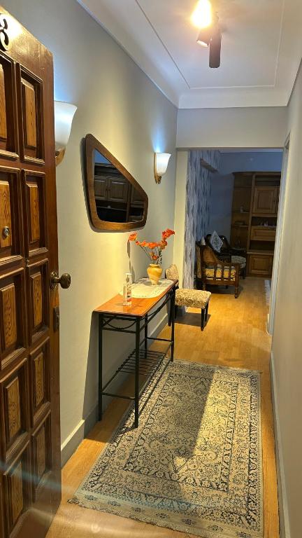 Posezení v ubytování No AC - Vintage Modernized Sea View Apartment