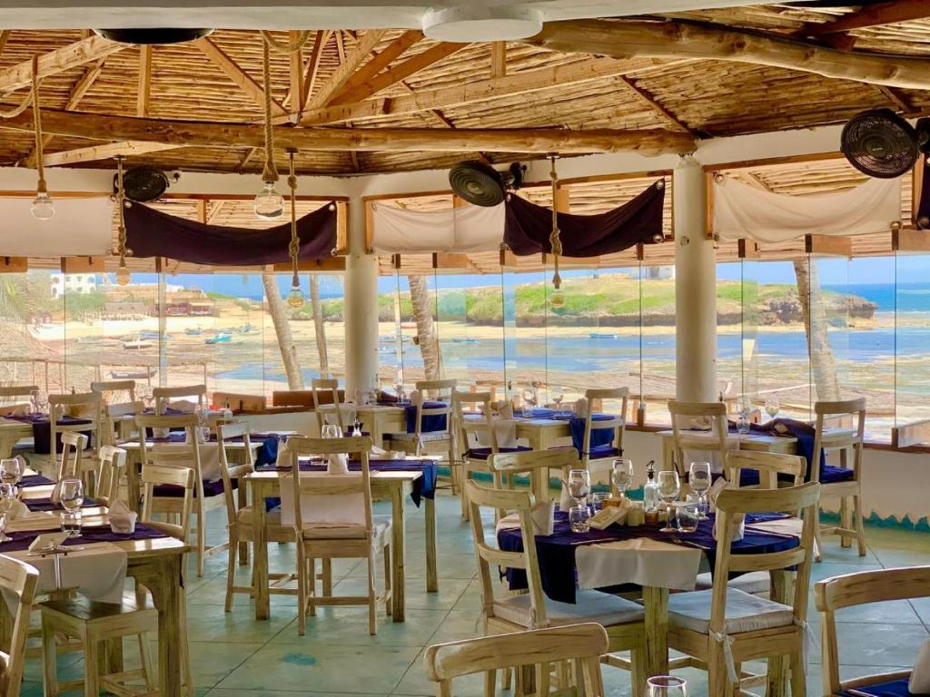 Restaurace v ubytování Lily Palm Resort
