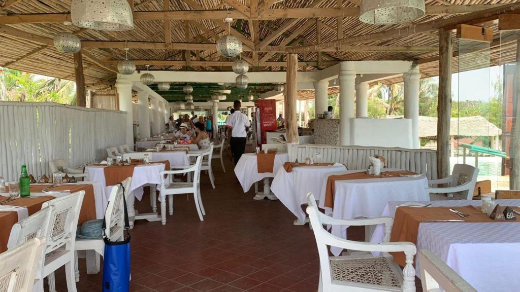 Restaurace v ubytování Lily Palm Resort