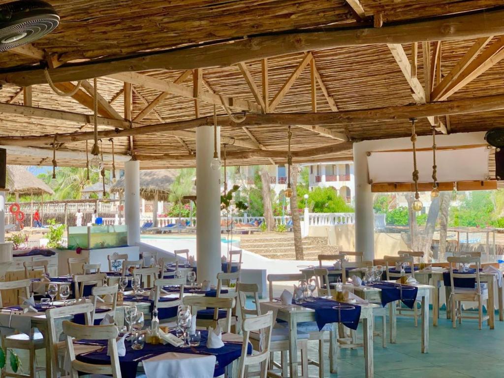 Restaurace v ubytování Lily Palm Resort