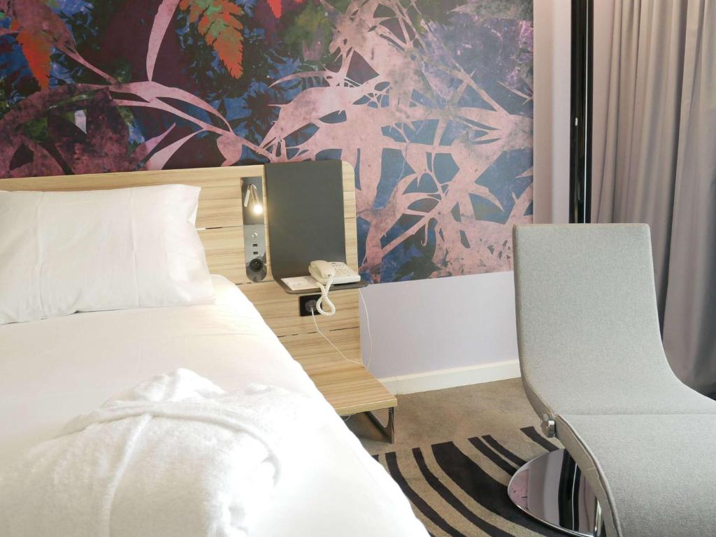 Postel nebo postele na pokoji v ubytování Novotel Narbonne Sud A9/A61