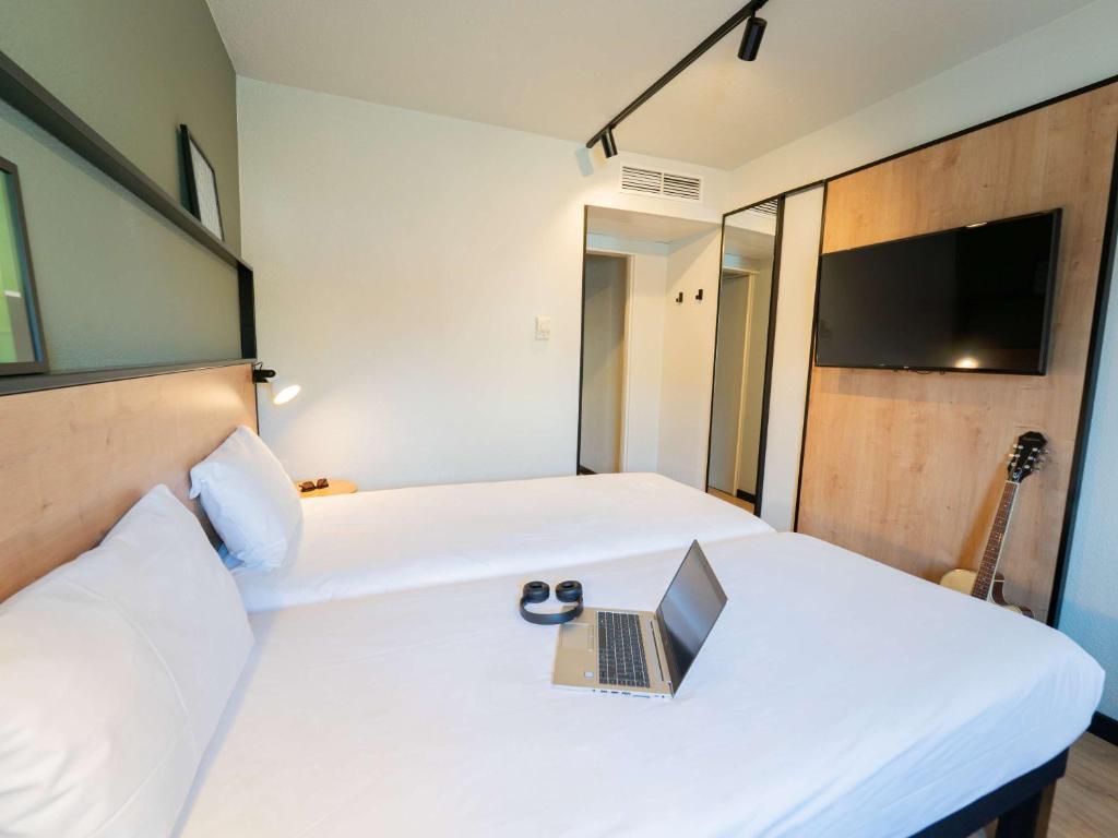 TV a/nebo společenská místnost v ubytování Hotel ibis Guimaraes