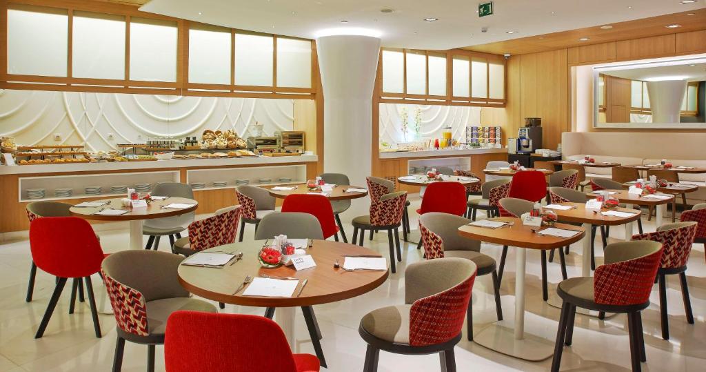 Reštaurácia alebo iné gastronomické zariadenie v ubytovaní NH Collection Barcelona Gran Hotel Calderon
