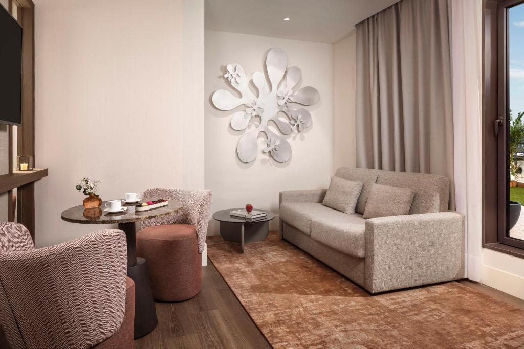 Posedenie v ubytovaní NH Collection Barcelona Gran Hotel Calderon