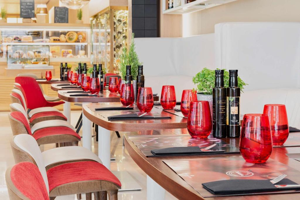 Reštaurácia alebo iné gastronomické zariadenie v ubytovaní NH Collection Barcelona Gran Hotel Calderon
