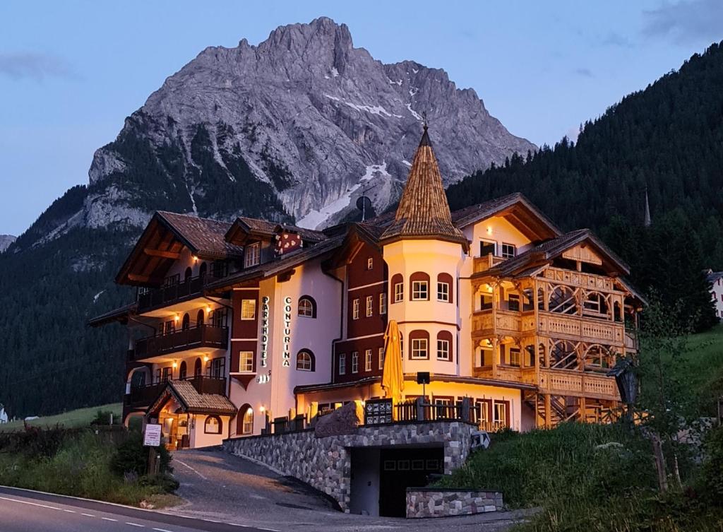 Nespecifikovaný výhled na hory nebo výhled na hory při pohledu z hotelu