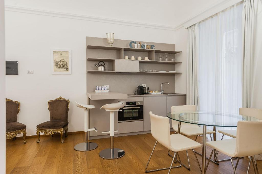 RG7 Apartments - Deluxe Apartment