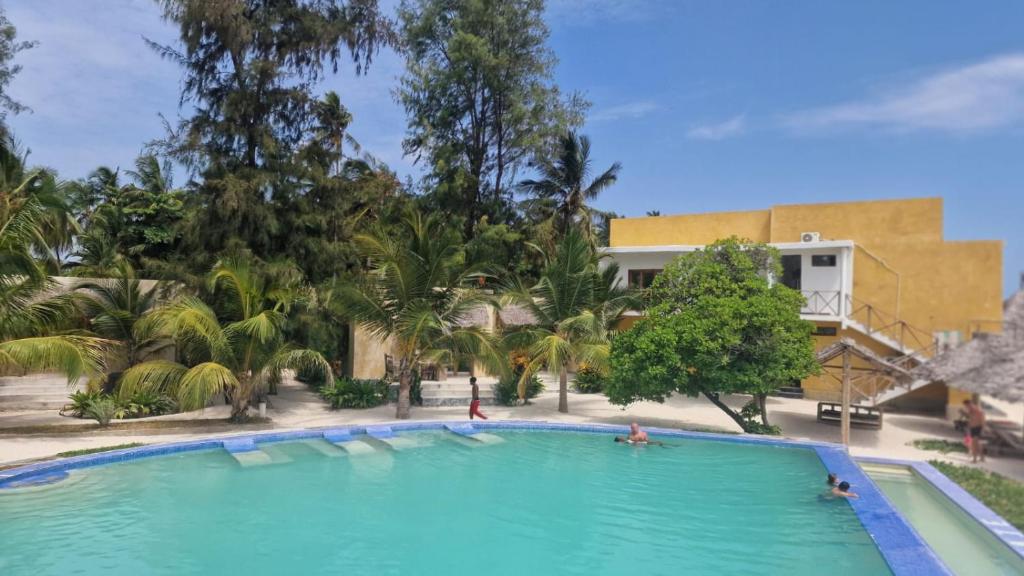 Bazén v ubytování Jambo Resort by Mambo Hotels nebo v jeho okolí