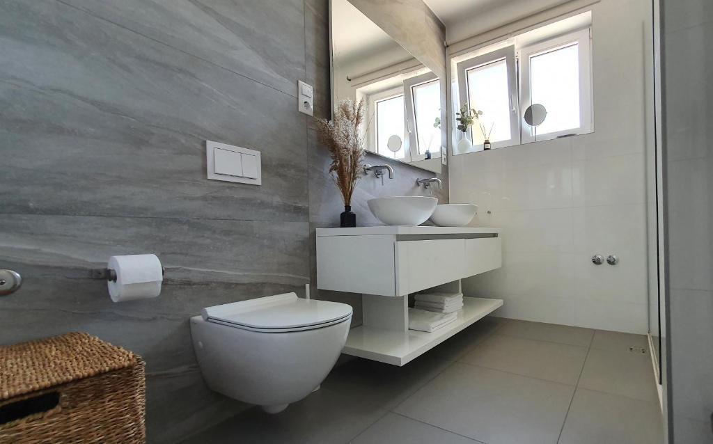 Koupelna v ubytování Villa Elysium - beautiful family house with heated pool