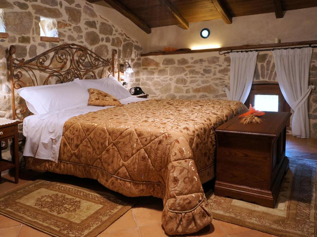 A bed or beds in a room at La Locanda Del Ruspante