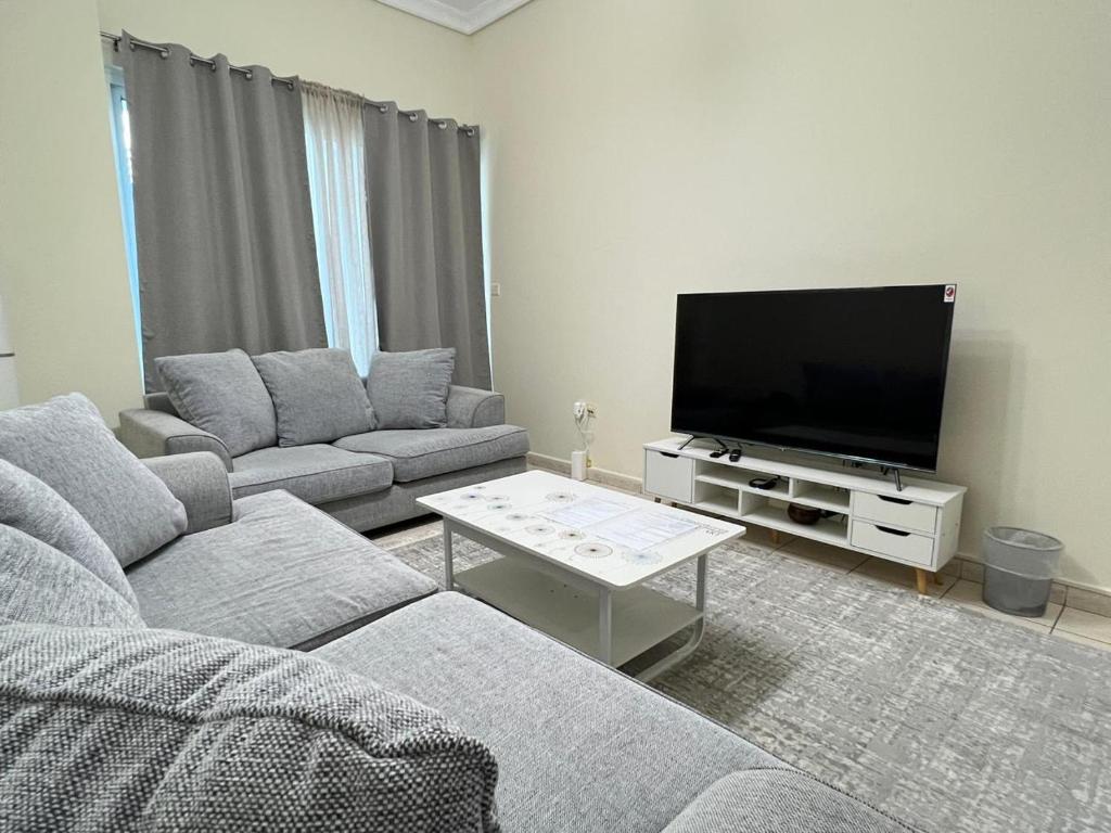 Lake View 1br apartment JLT 1 min to metro電視和／或娛樂中心