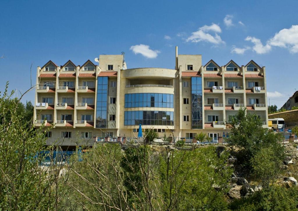 El edificio en el que está el hotel