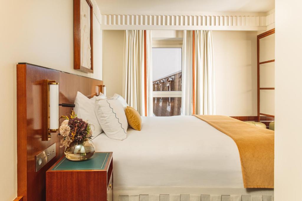 
Double Queen "Signature" Room 
