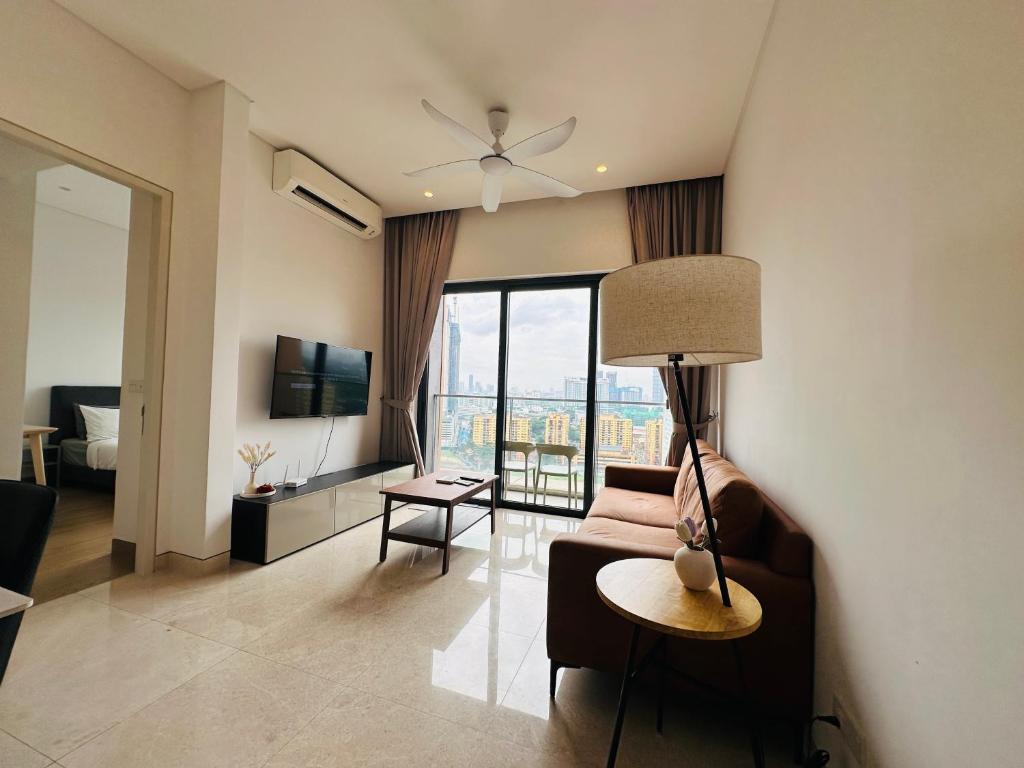 Televisyen dan/atau pusat hiburan di Smart Home 10A at Lucentia Residence BBCC Lalaport