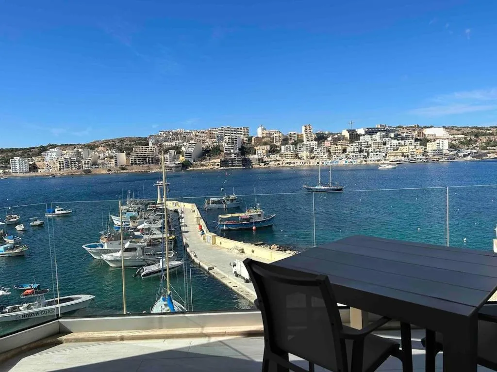 St Pauls Bay Luxury Quiet seafront apartment