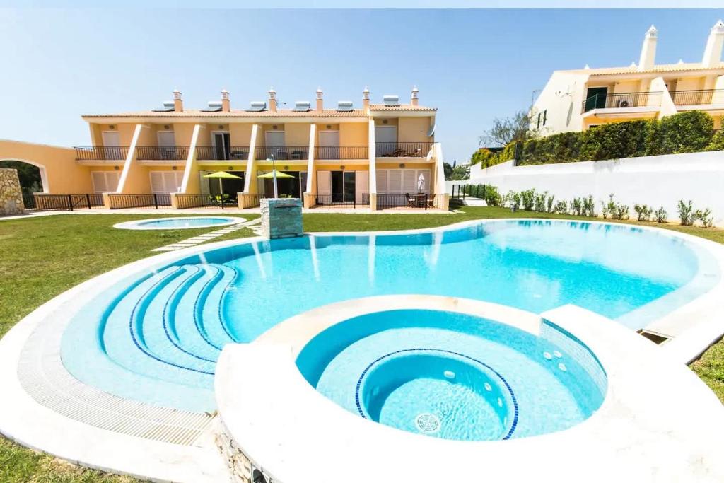 Apartment Filipa III - Beachfront with Jacuzzi