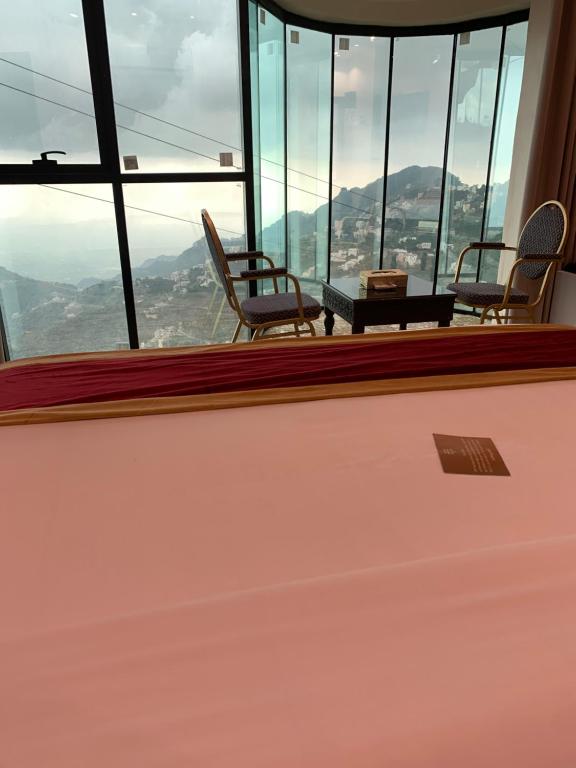 Nespecifikovaný výhled na hory nebo výhled na hory při pohledu z hotelu