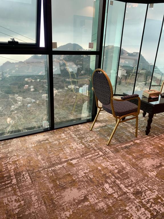 Nespecifikovaný výhled na hory nebo výhled na hory při pohledu z hotelu