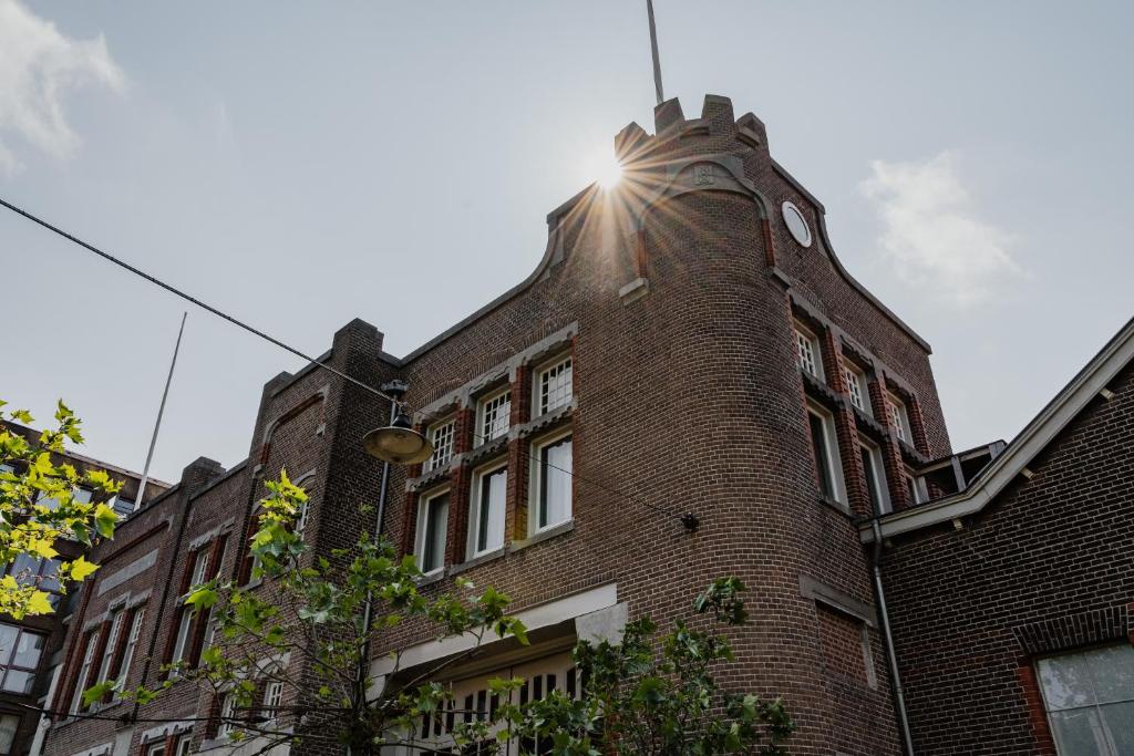 Hotel De Hallen - Resim 5