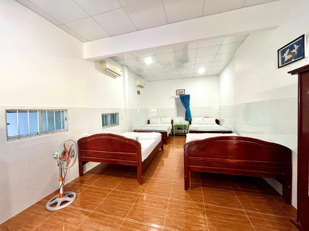 Giường trong phòng chung tại Minh Khoi Guest House