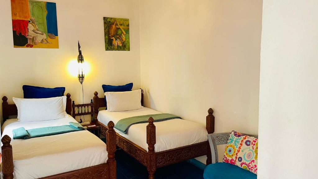 A bed or beds in a room at Riad Zarka By La Siredrah