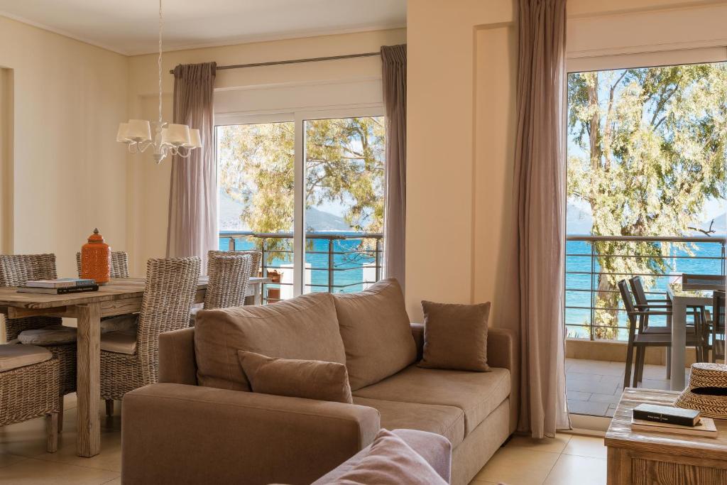 Posezení v ubytování Meliti Waterfront Suites