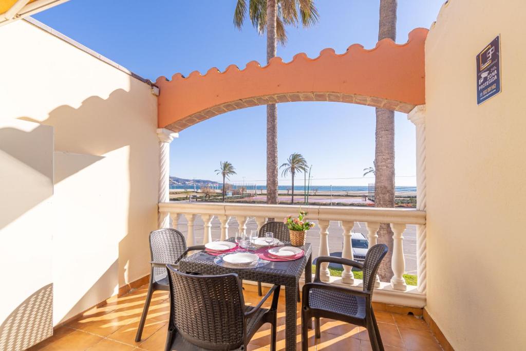 Balkón alebo terasa v ubytovaní Apart-rent Apartament Bahia 0023