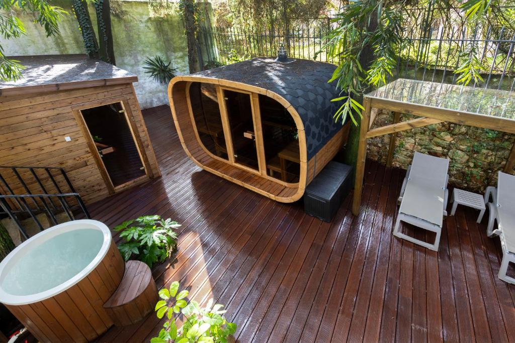 Um jardim em Casa Vela Boutique House