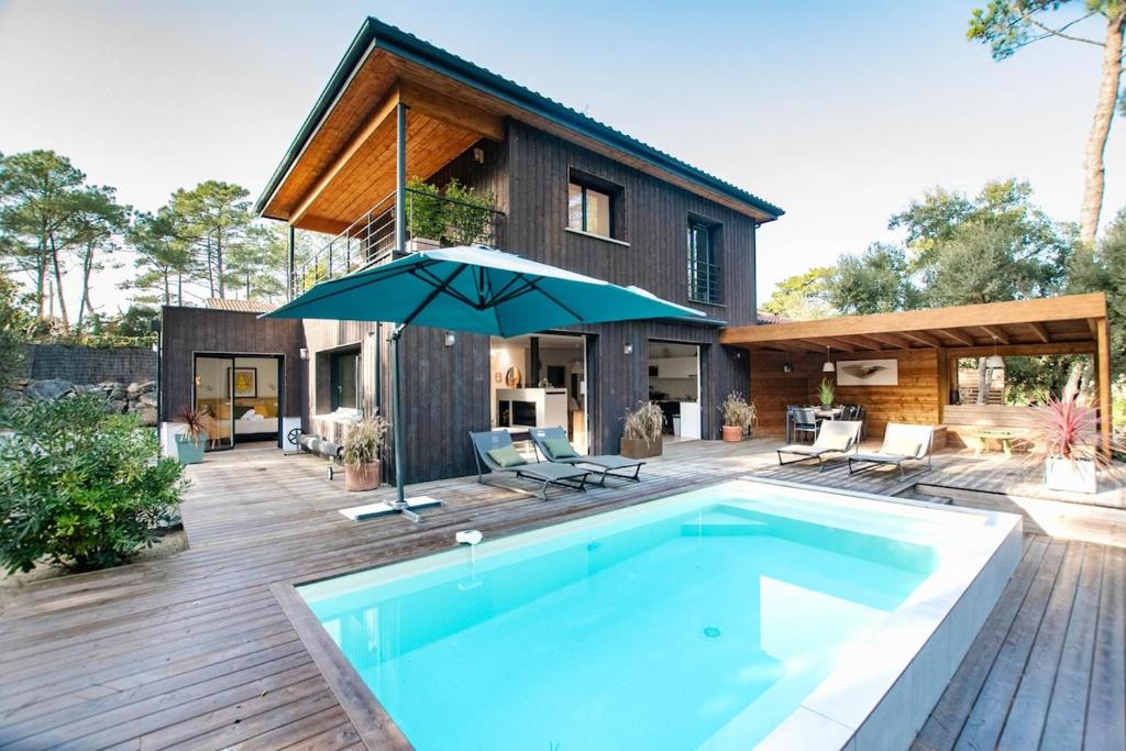 Swimmingpoolen hos eller tæt på La Villa Canopée du Lac