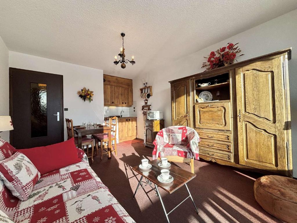 Photo de la galerie de l'établissement Studio cosy à Notre-Dame-de-Bellecombe, idéal pour 4 pers. avec balcon, piscine & parking - FR-1-595-29, à Notre-Dame-de-Bellecombe