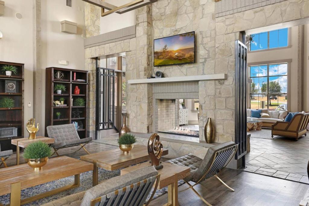 Posezení v ubytování Refined Unit 2BR, 2BA Pool Access