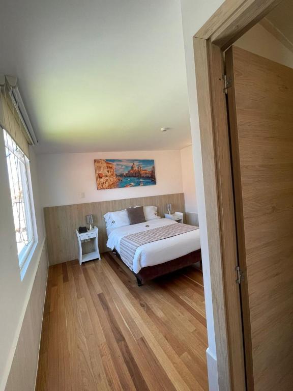 Postel nebo postele na pokoji v ubytování Casa Hotel Boyaca Real