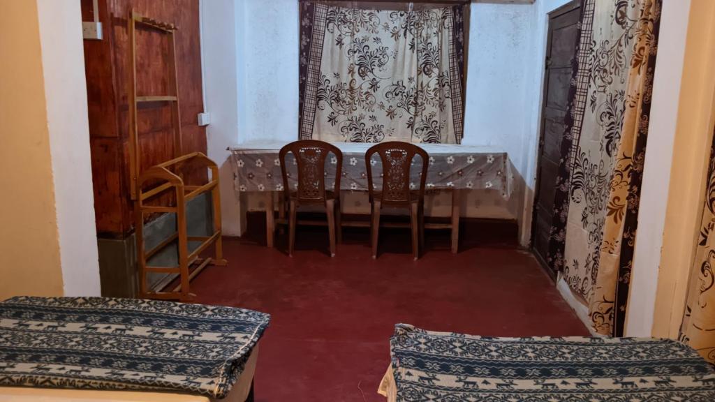Postel nebo postele na pokoji v ubytování Nalinda's Homestay
