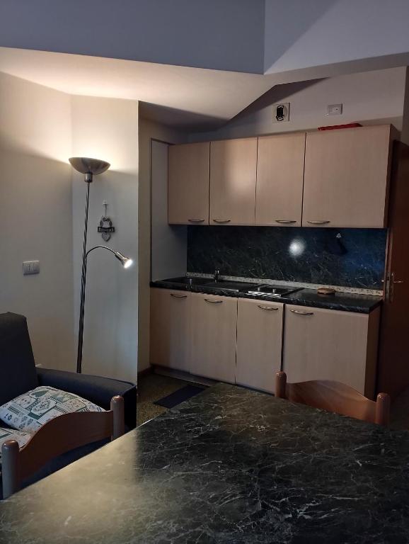 Kuchyň nebo kuchyňský kout v ubytování Appartamenti Solaria a Marilleva 1400 by Happy Holidays