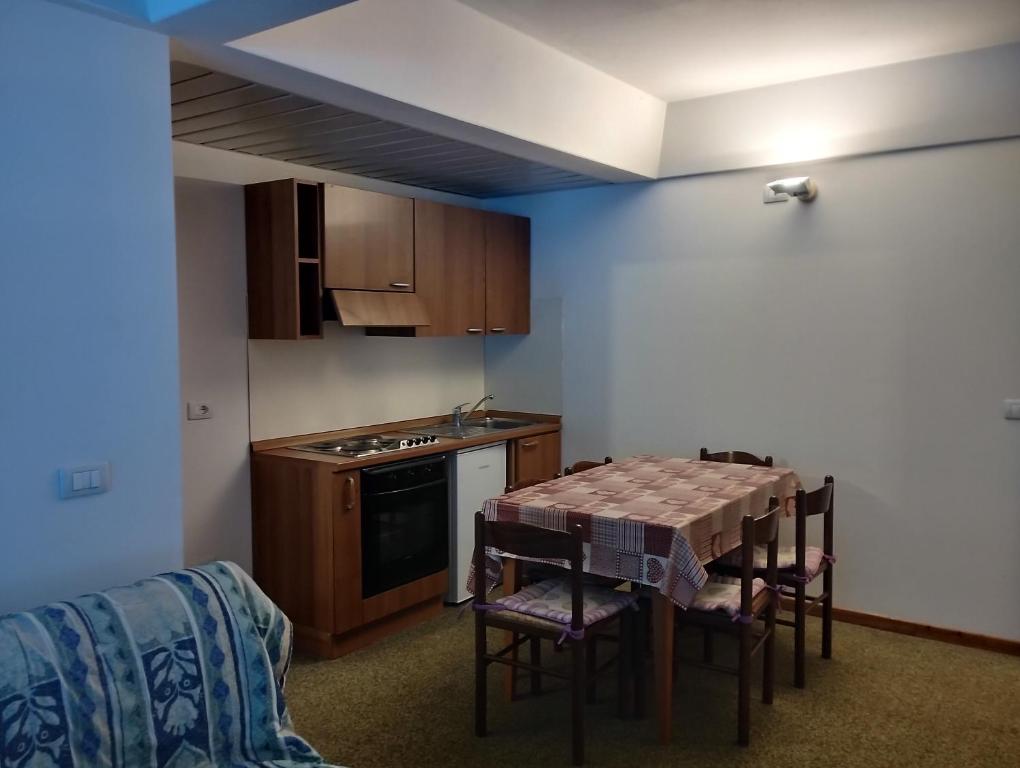 Kuchyň nebo kuchyňský kout v ubytování Appartamenti Solaria a Marilleva 1400 by Happy Holidays