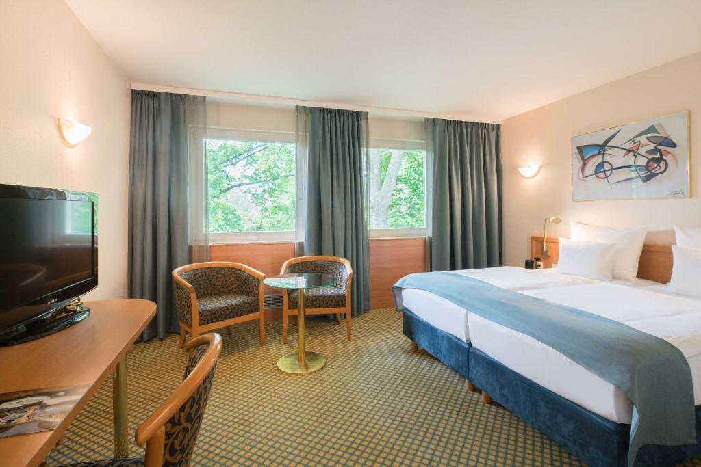 TV a/nebo společenská místnost v ubytování Best Western Plus Hotel Fellbach-Stuttgart