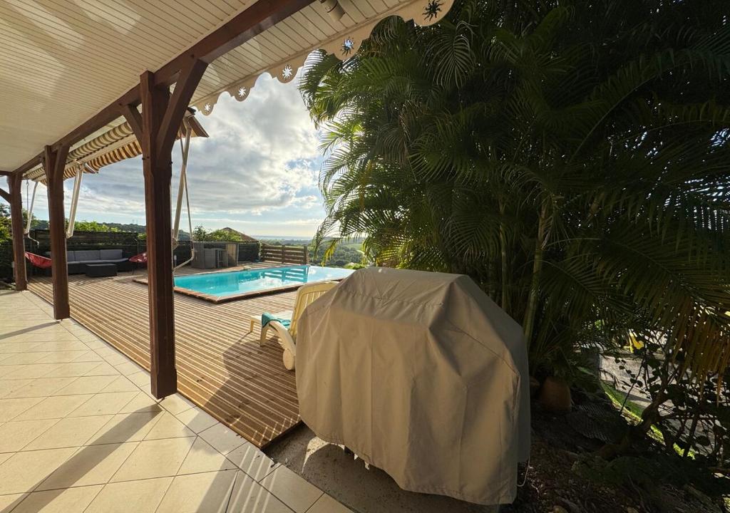Bazén v ubytování Sainte Luce_Villa_Piscine avec vue mer_wifi nebo v jeho okolí