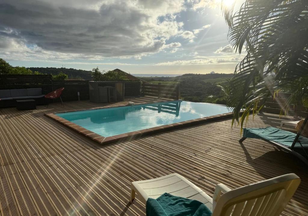Bazén v ubytování Sainte Luce_Villa_Piscine avec vue mer_wifi nebo v jeho okolí
