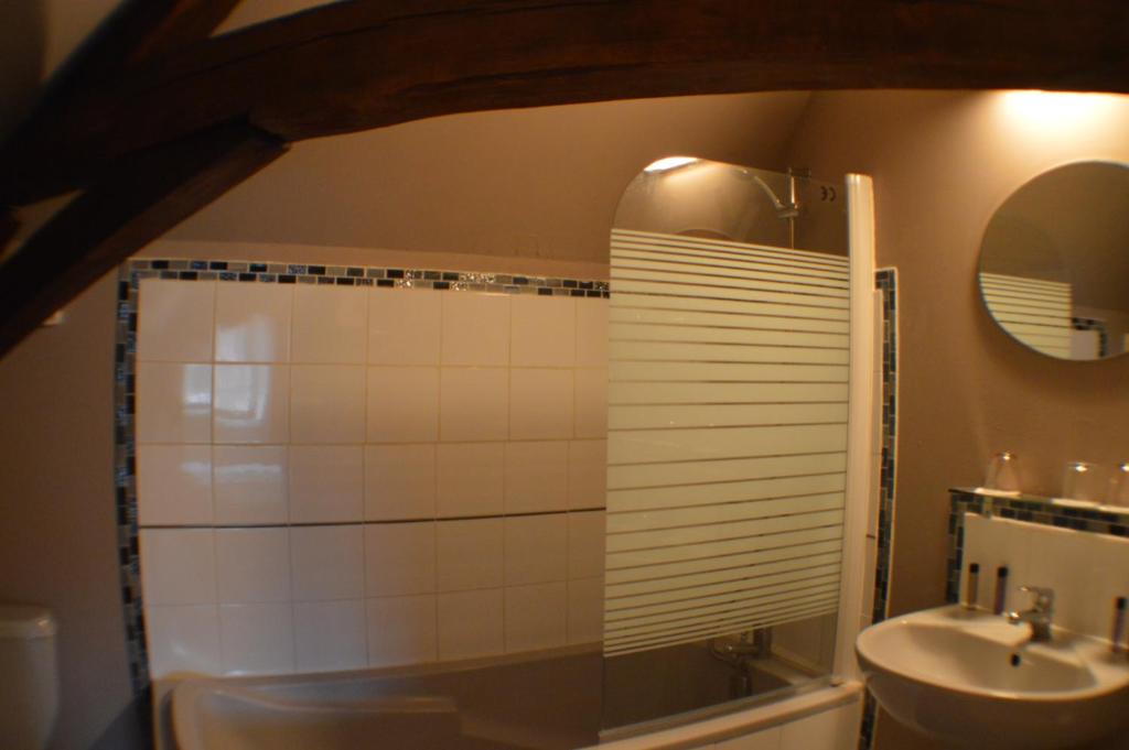 Koupelna v ubytování Le Relais du Morvan