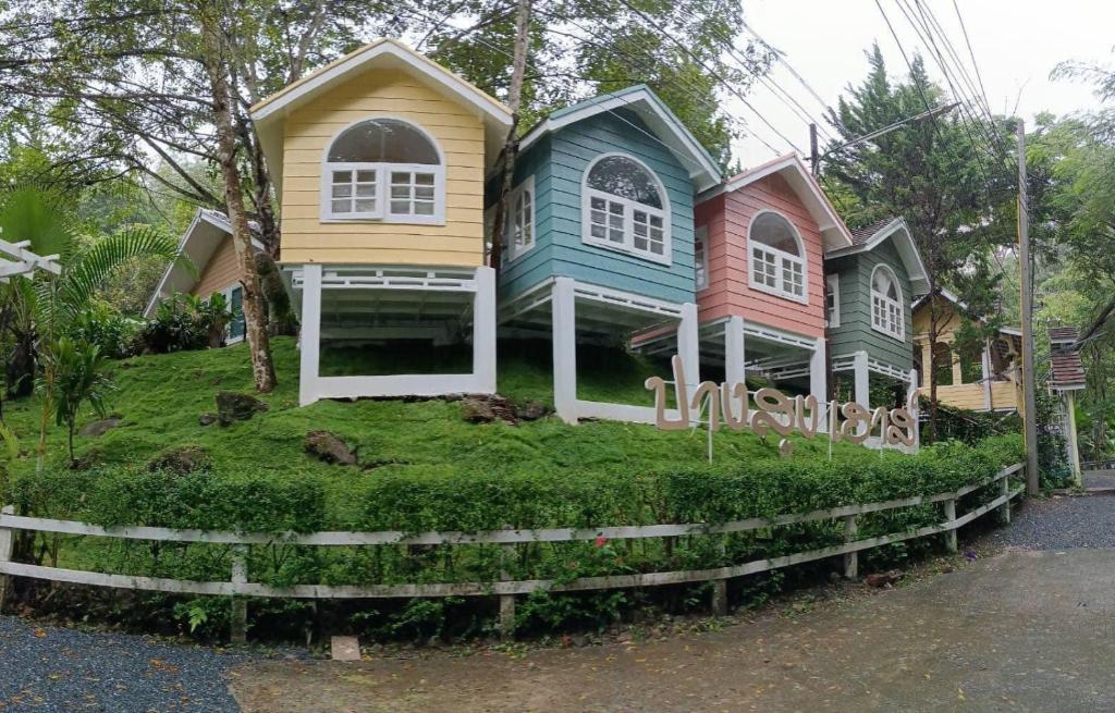 Κήπος έξω από το ปางสูงเฮาส์ green house