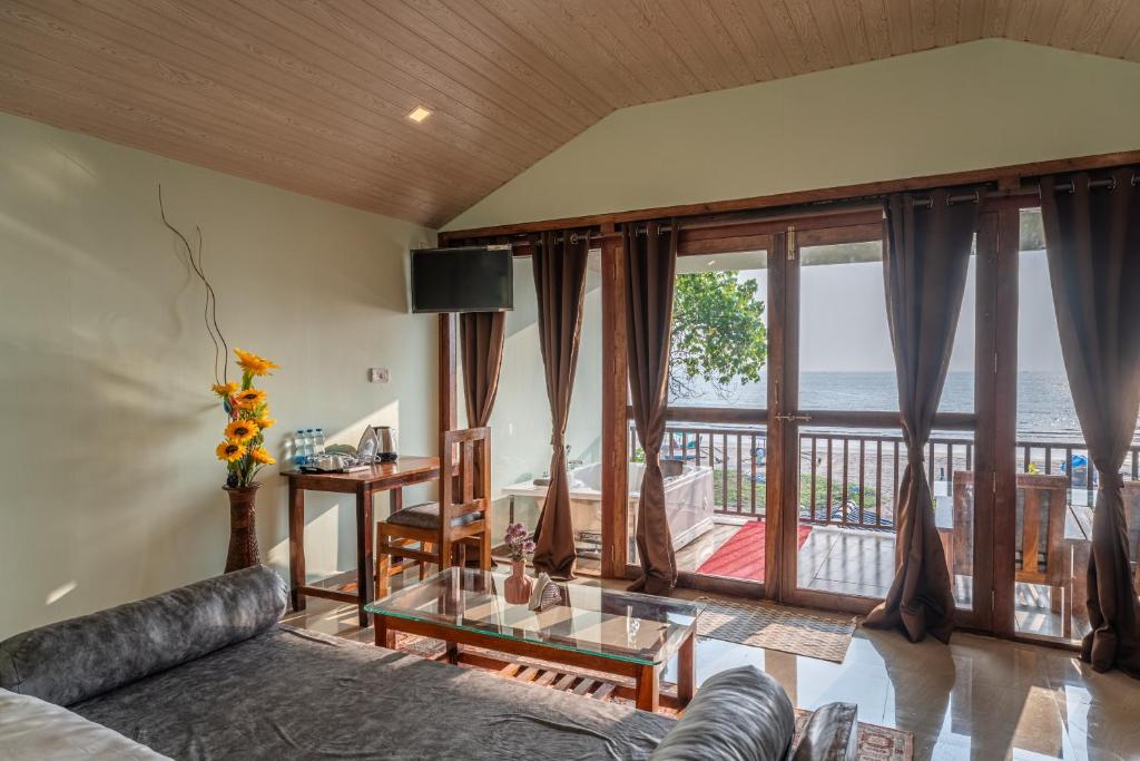 Balkón nebo terasa v ubytování Goa Beach Villa