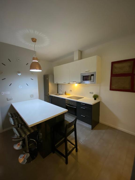 Kuchyň nebo kuchyňský kout v ubytování SixRooms Plaza Mayor