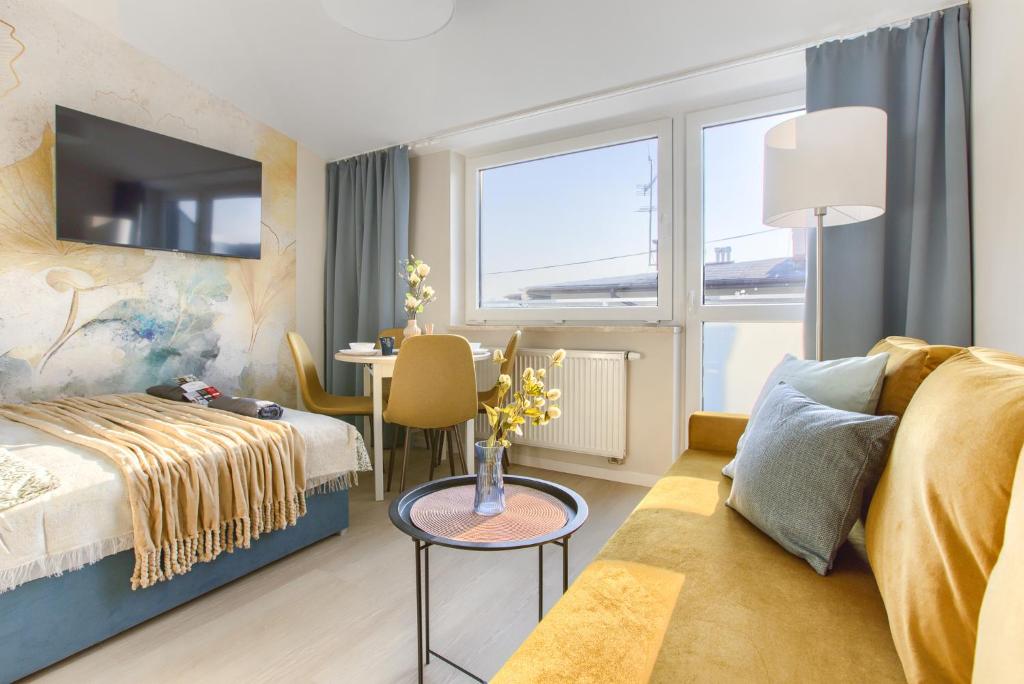 a hotel room with a bed and a table with a chair at SuperApart Modern Stay Ursynów Pileckiego - Parking w cenie in Warsaw